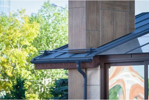 Фальц двойной стоячий Grand Line 0,45 PE с пленкой на замках RAL 7024 мокрый асфальт