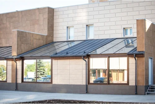 Фальц двойной стоячий Grand Line 0,45 PE с пленкой на замках RAL 7024 мокрый асфальт