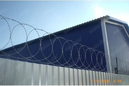 Плоский барьер безопасности из армированной колючей ленты: бухта 500мм витков в п.м. 4,4 ГОСТ 3282-74 (10м)