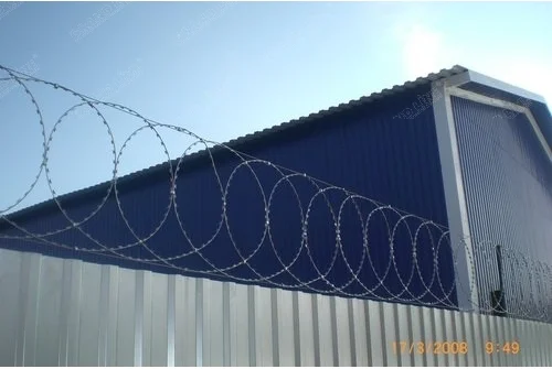 Плоский барьер безопасности из армированной колючей ленты: бухта 600мм витков в п.м. 4,4 ГОСТ 3282-74 (10м)