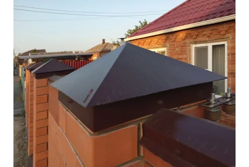 Колпак на столб 390х390мм 0,45 PE с пленкой RAL 8017 шоколад