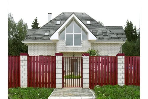 Штакетник П-образный A с прямым резом 0,5 Satin RAL 3005 красное вино - Столица крыш