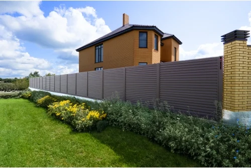 Декоративная накладка на столб универсальная угловая 62х55 для забора жалюзи 0,5 Zn (3м)