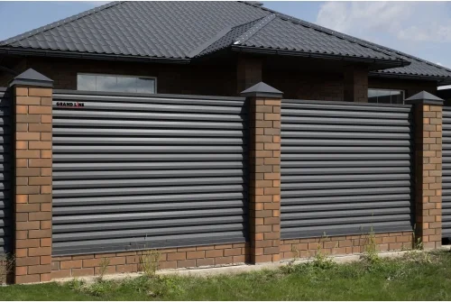 Декоративная накладка на столб универсальная угловая 80х80 для забора жалюзи 0,45 Drap RAL 7024 мокрый асфальт (2м)