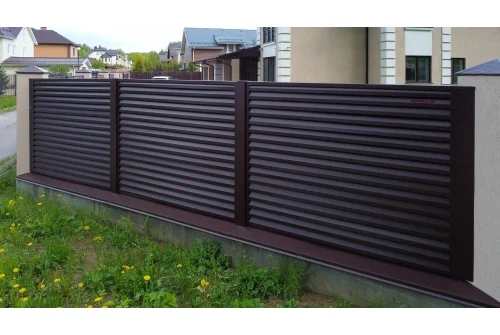 Декоративная накладка на столб универсальная угловая 80х80 для забора жалюзи 0,45 Drap ST RAL 8017 шоколад (3м)