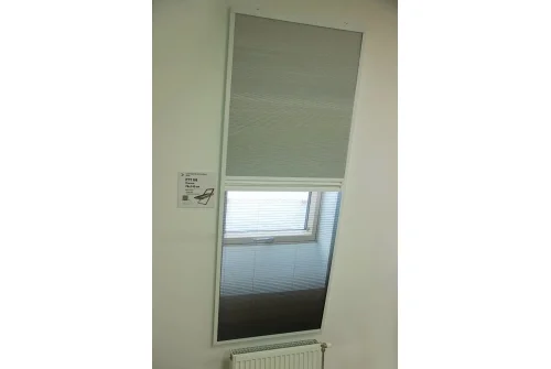 Штора+москитная сетка FAKRO AMD Duet 66x200 (белые направляющие RAL 9016, штора белая blackout RAL 1601)